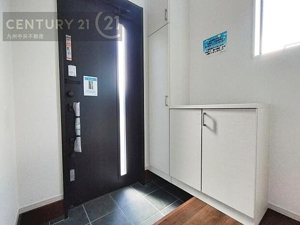 【玄関】玄関をスッキリに見せるために、シューズボックスを設置しました。オシャレは足元から。