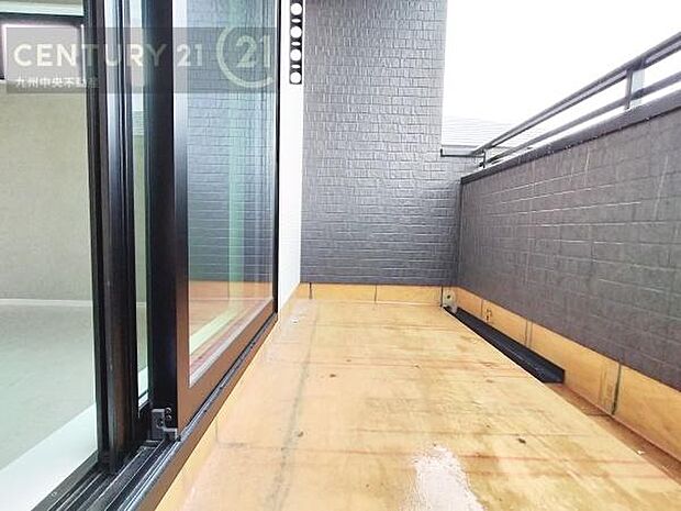 【バルコニー】日当たり良好なバルコニー。洗濯物やお布団もポッカポカに。