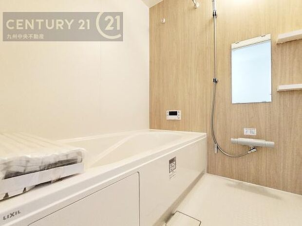 【ユニットバス】浴室暖房乾燥機付きで雨の日が多い梅雨の時期も安心です。また、冬のヒートショック対策としても活躍します。