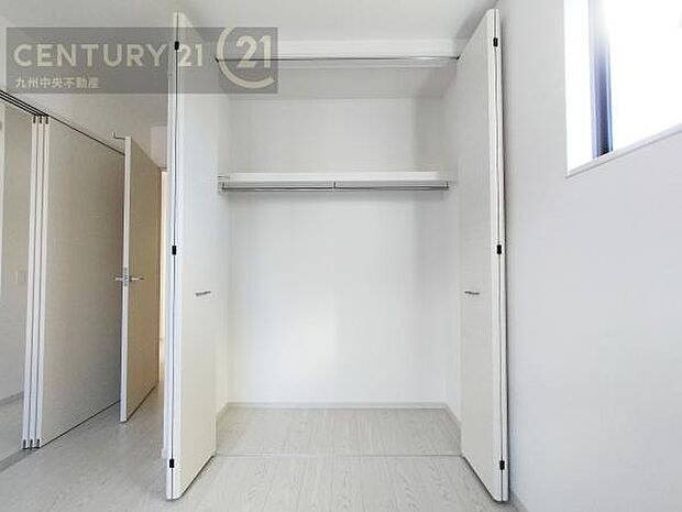 【クローゼット】お部屋ごとに設けた収納は住みやすさへのこだわりです。