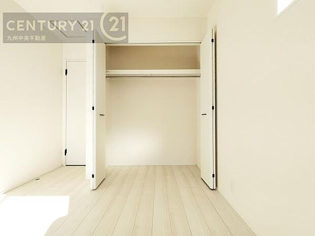 【クローゼット】お部屋ごとに設けた収納は住みやすさへのこだわりです。
