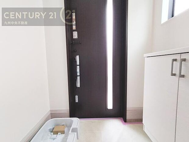 【玄関】玄関をスッキリに見せるために、シューズボックスを設置しました。オシャレは足元から。