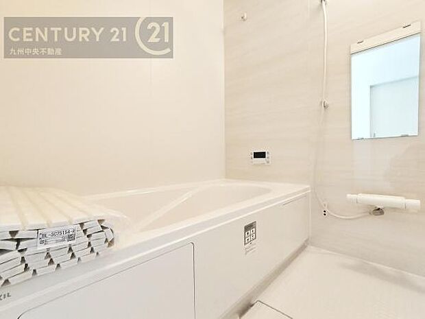 【ユニットバス】浴室暖房乾燥機付きで雨の日が多い梅雨の時期も安心です。また、冬のヒートショック対策としても活躍します。