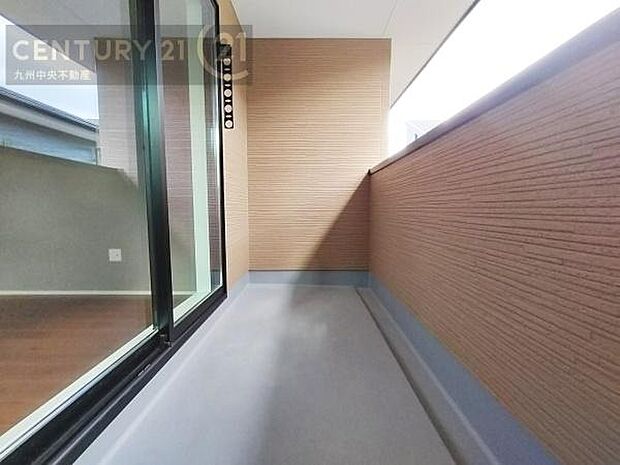 【バルコニー】日当たり良好なバルコニー。洗濯物やお布団もポッカポカに。