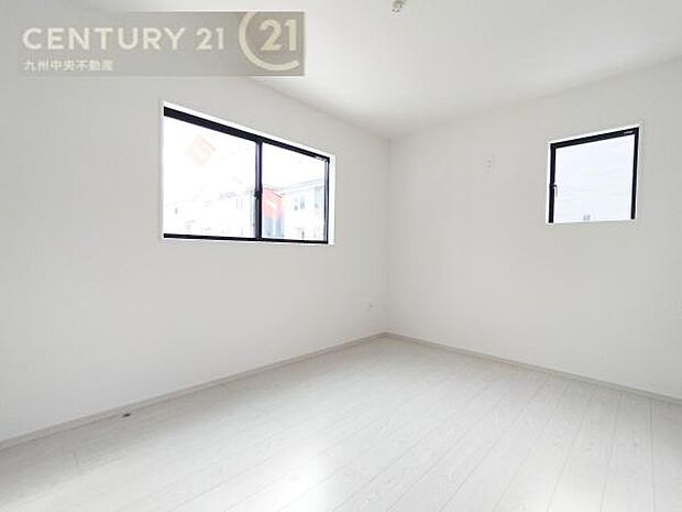 【洋室】家族一人ひとりの大切なプライベート空間。趣味に合わせて使って頂けるようシンプルに仕上げてあります。