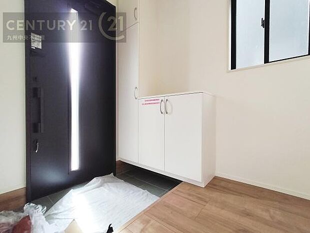 【玄関】玄関をスッキリに見せるために、シューズボックスを設置しました。オシャレは足元から。