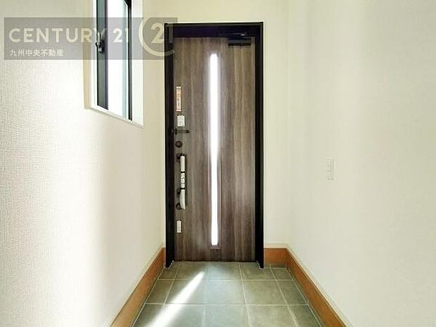 【玄関】玄関をスッキリに見せるために、シューズボックスを設置しました。オシャレは足元から。