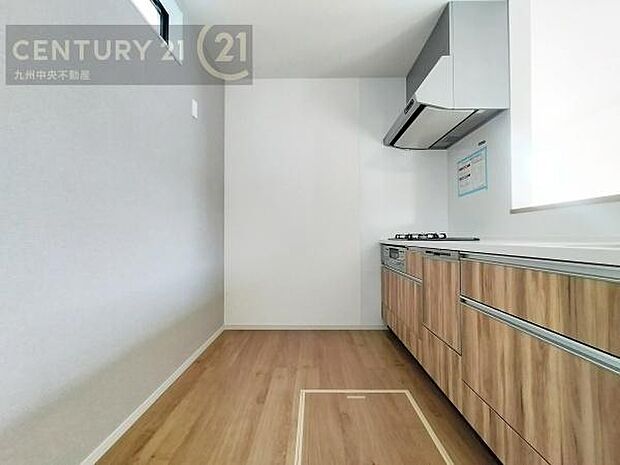 【キッチン】家族との会話を楽しめながら、お子様を見守りながら、お料理をすることができます。