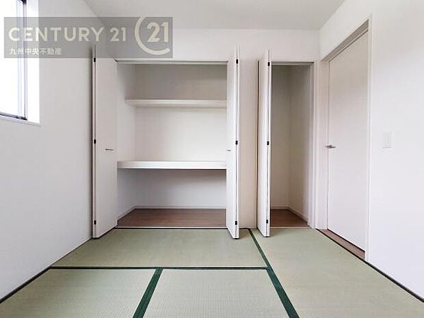 【押入】デッドスペースを作らず空間を無駄なく使うことのできる奥行きがあります。