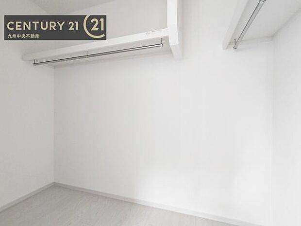 【ウォークインクローゼット】大型収納で片付け安心、生活にゆとりができ、お部屋もスッキリします。