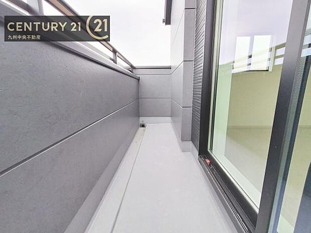 【バルコニー】日当たり良好なバルコニー。洗濯物やお布団もポッカポカに。