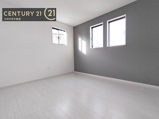 【洋室】2面採光を確保したお部屋。爽やかな風を感じて起きる朝は、快適生活の始まりに。