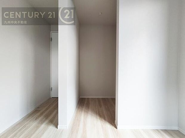 【ウォークインクローゼット】大型収納で片付け安心、生活にゆとりができ、お部屋もスッキリします。