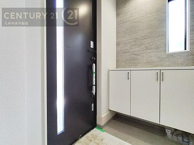 【玄関】玄関をスッキリに見せるために、シューズボックスを設置しました。オシャレは足元から。