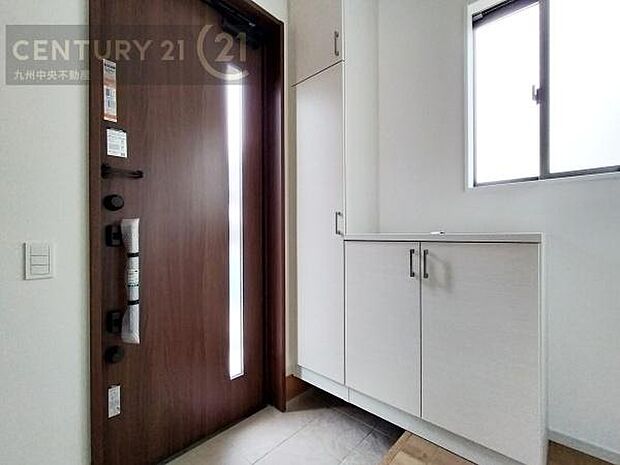 【玄関】玄関をスッキリに見せるために、シューズボックスを設置しました。オシャレは足元から。