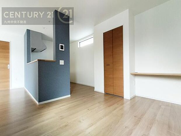 【リビング】ご家族みんながゆったり寛げる開放感たっぷりのリビング。広々としたリビングでは家具選びも楽しみの一つになりますね。