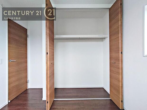 【クローゼット】お部屋ごとに設けた収納は住みやすさへのこだわりです。