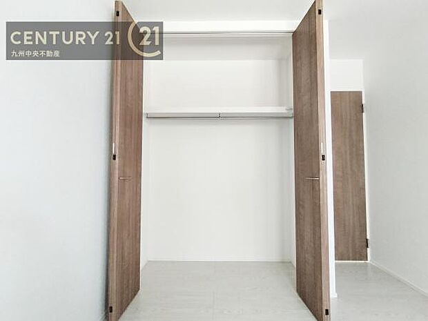 【クローゼット】お部屋ごとに設けた収納は住みやすさへのこだわりです。