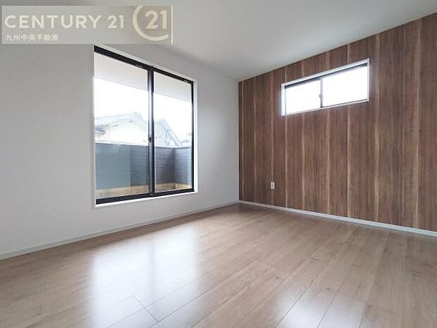 【洋室】2面採光を確保したお部屋。爽やかな風を感じて起きる朝は、快適生活の始まりに。