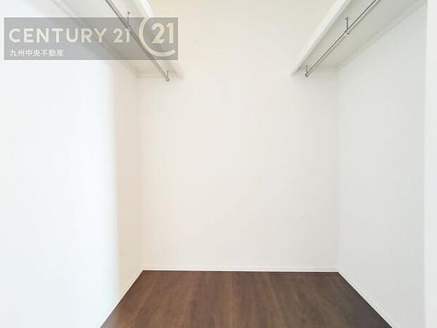 【ウォークインクローゼット】大型収納で片付け安心、生活にゆとりができ、お部屋もスッキリします。