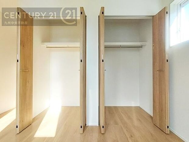 【クローゼット】お部屋ごとに設けた収納は住みやすさへのこだわりです。