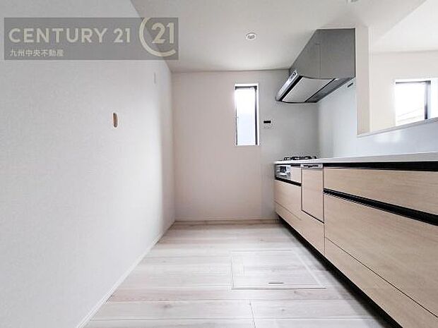 【キッチン】家族との会話を楽しめながら、お子様を見守りながら、お料理をすることができます。