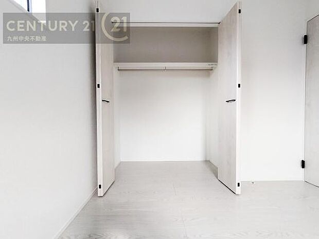 【クローゼット】お部屋ごとに設けた収納は住みやすさへのこだわりです。