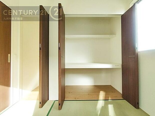 【押入】デッドスペースを作らず空間を無駄なく使うことのできる奥行きがあります。