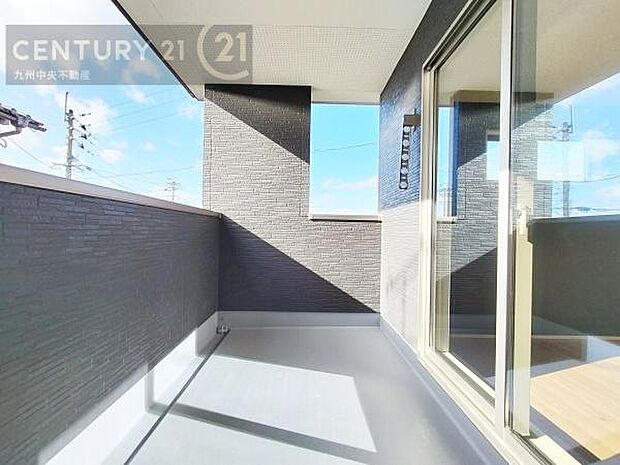 【バルコニー】日当たり良好なバルコニー。洗濯物やお布団もポッカポカに。