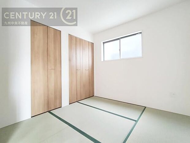 【和室】あると嬉しいリビング横の和室。小さなお子様の遊ぶスペースやお昼寝タイムにも最適です。