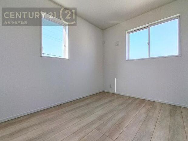 【子供部屋】学習机やベッドの配置がしやすい空間です。