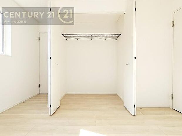 【クローゼット】お部屋ごとに設けた収納は住みやすさへのこだわりです。