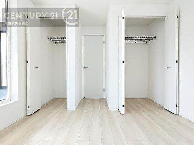 【クローゼット】お部屋ごとに設けた収納は住みやすさへのこだわりです。