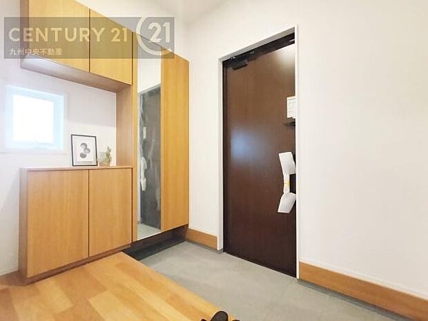 【玄関】玄関をスッキリに見せるために、シューズボックスを設置しました。オシャレは足元から。