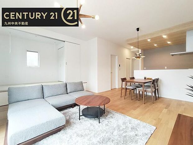 ※掲載の家具およびCG加工はあくまでイメージであり、販売価格には含まれておりません。【リビング】ご家族みんながゆったり寛げる開放感たっぷりのリビング。家具選びも楽しみの一つになりますね。