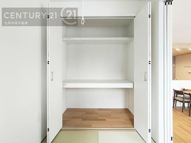 【押入】デッドスペースを作らず空間を無駄なく使うことのできる奥行きがあります。