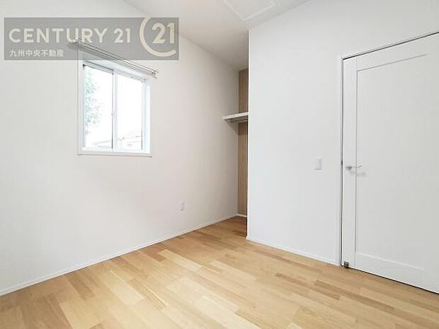 【洋室】2面採光を確保したお部屋。爽やかな風を感じて起きる朝は、快適生活の始まりに。