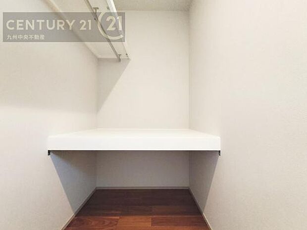 【ウォークインクローゼット】大型収納で片付け安心、生活にゆとりができ、お部屋もスッキリします。