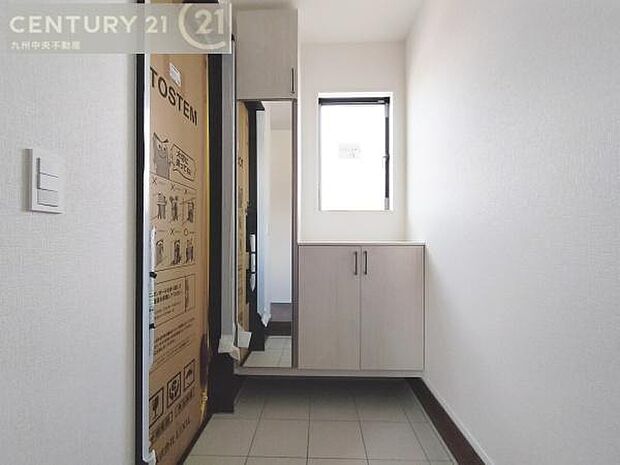 【玄関】玄関をスッキリに見せるために、シューズボックスを設置しました。オシャレは足元から。