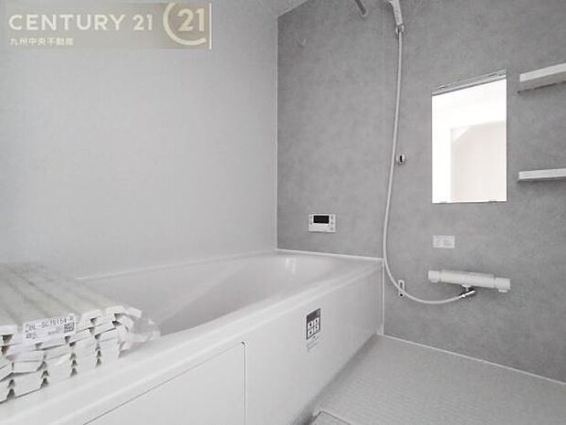 【ユニットバス】浴室暖房乾燥機付きで雨の日が多い梅雨の時期も安心です。また、冬のヒートショック対策としても活躍します。