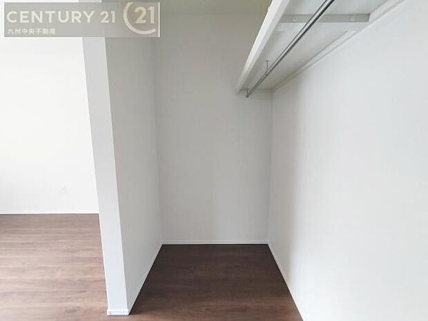 【ウォークインクローゼット】大型収納で片付け安心、生活にゆとりができ、お部屋もスッキリします。