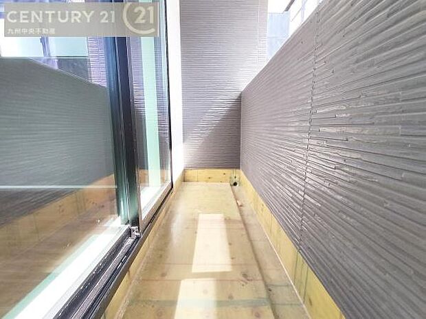 【バルコニー】日当たり良好なバルコニー。洗濯物やお布団もポッカポカに。