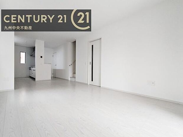 【リビング】ご家族みんながゆったり寛げる開放感たっぷりのリビング。家具選びも楽しみの一つになりますね。