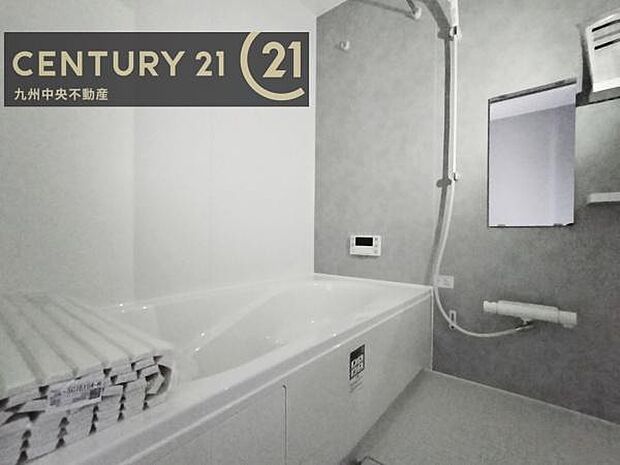 【ユニットバス】浴室暖房乾燥機付きで雨の日が多い梅雨の時期も安心です。また、冬のヒートショック対策としても活躍します。