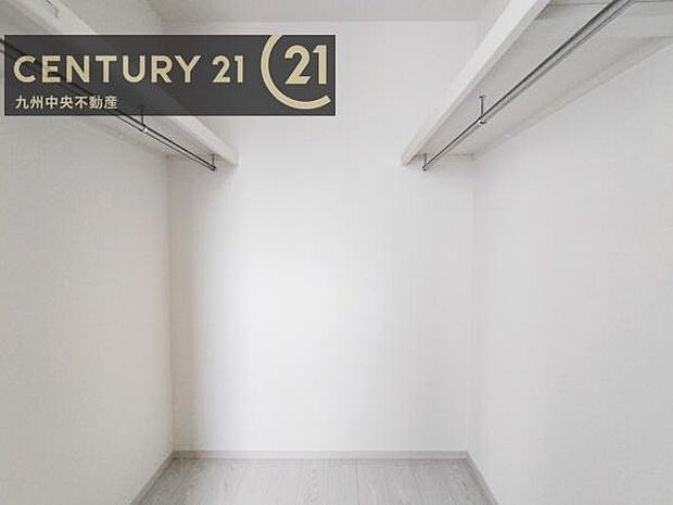 【ウォークインクローゼット】大型収納で片付け安心、生活にゆとりができ、お部屋もスッキリします。