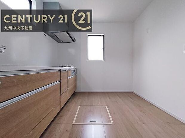 【キッチン】家族との会話を楽しめながら、お子様を見守りながら、お料理をすることができます。