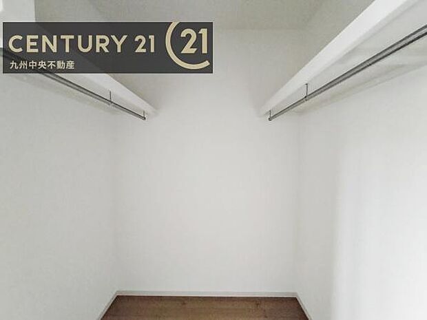 【ウォークインクローゼット】大型収納で片付け安心、生活にゆとりができ、お部屋もスッキリします。