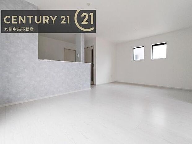 【リビング】ご家族みんながゆったり寛げる開放感たっぷりのリビング。家具選びも楽しみの一つになりますね。