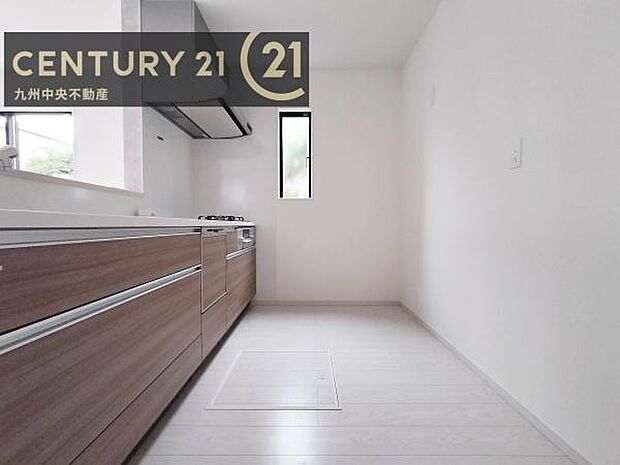 【キッチン】家族との会話を楽しめながら、お子様を見守りながら、お料理をすることができます。