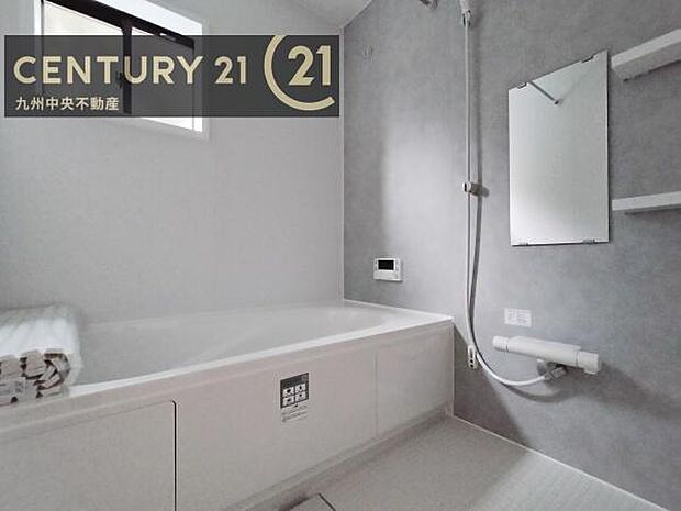 【ユニットバス】浴室暖房乾燥機付きで雨の日が多い梅雨の時期も安心です。また、冬のヒートショック対策としても活躍します。